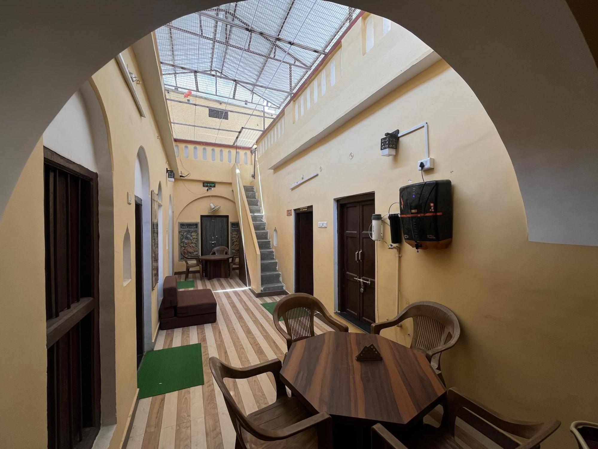 Foreigners Inn, Varanasi